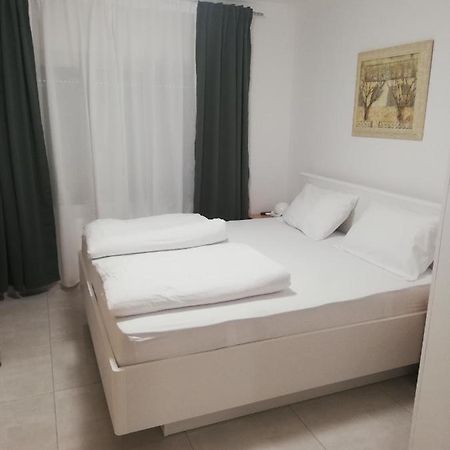 Sobe Susanj Karlobag Bagian luar foto
